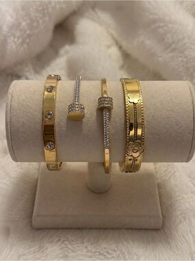 Gold-Tone Women’s stainless steel bracelet